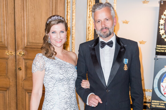 La princesse Märtha Louise de Norvège et Ari Behn, son mari de 2002 à 2017, en avril 2016 au palais royal à Stockholm pour le 70e anniversaire du roi Carl XVI Gustaf de Suède. Ari Behn s'est suicidé le 25 décembre 2019, se donnant la mort à l'âge de 47 ans. Il était père de trois filles avec Märtha Louise.