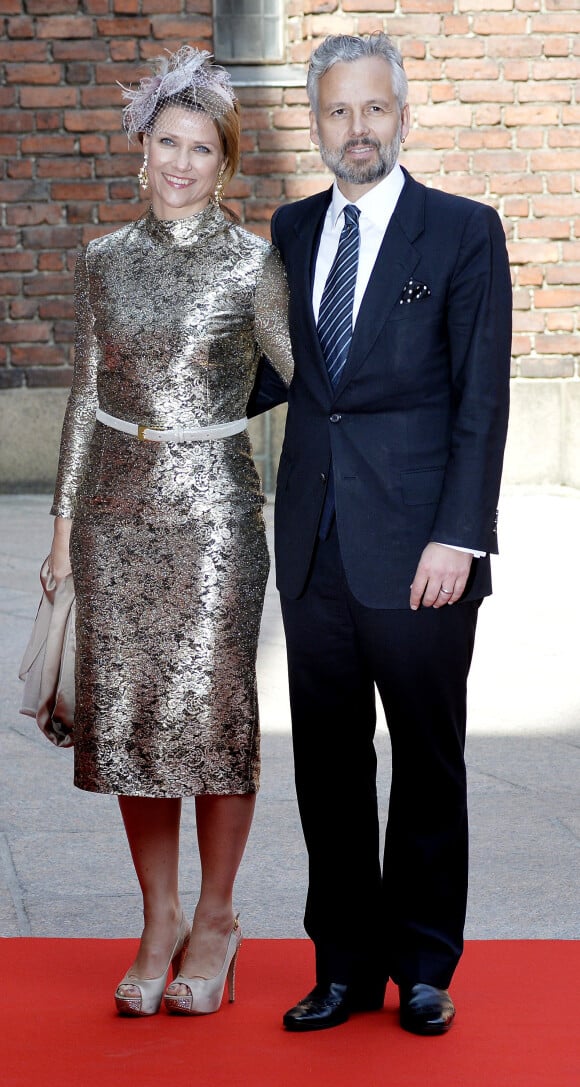 La princesse Märtha Louise de Norvège et Ari Behn, son mari de 2002 à 2017, le 30 avril 2016 à Stockholm pour le déjeuner donné à l'Hôtel de Ville en l'honneur du 70e anniversaire du roi Carl XVI Gustaf de Suède. Ari Behn s'est suicidé le 25 décembre 2019, se donnant la mort à l'âge de 47 ans. Il était père de trois filles avec Märtha Louise.