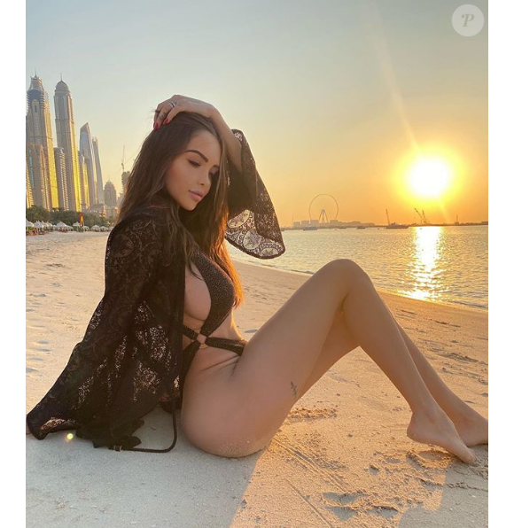 Nabilla à la plage à Dubaï - 1er décembre 2019, Instagram