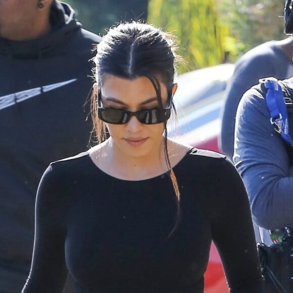 Exclusif - Kourtney Kardashian arrive à un évènement caritatif en compagnie de ses enfants dans le quartier de Long Beach à Los Angeles, le 19 décembre 2019