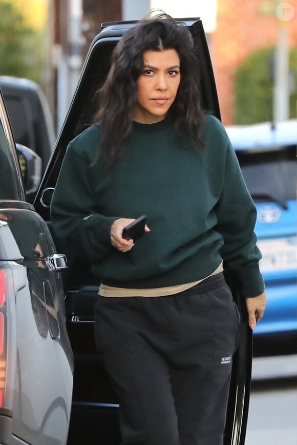 Kourtney Kardashian arrive en voiture aux studios Milk à Los Angeles, le 16 décembre 2019