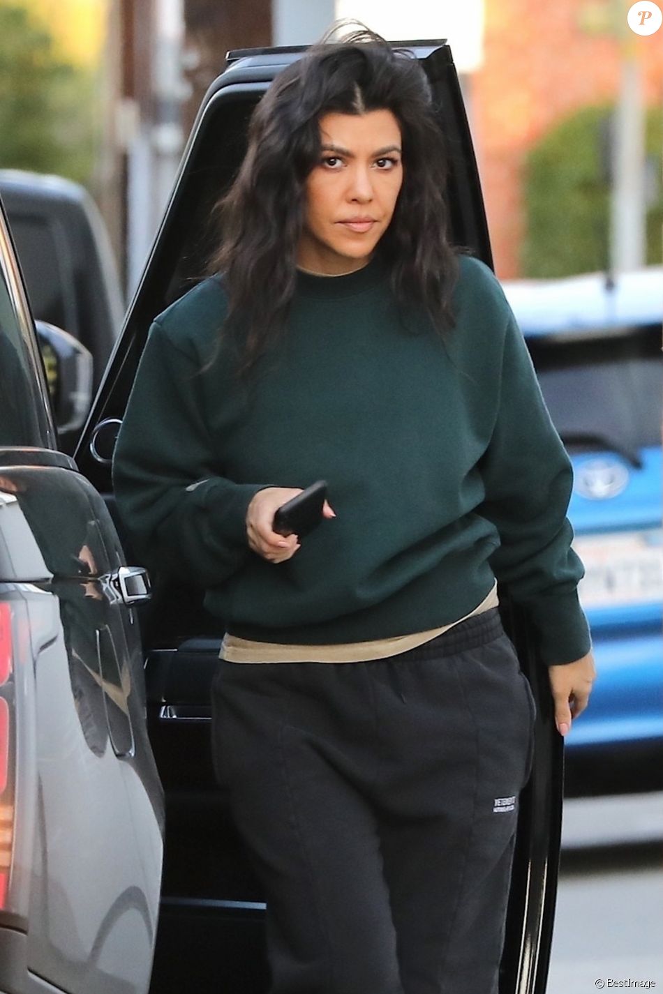 Kourtney Kardashian arrive en voiture aux studios Milk à Los Angeles