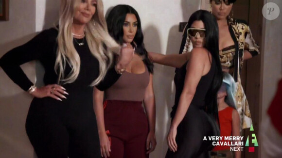 Kris Jenner, Kim Kardashian, Kourtney Kardashian - La famille Kardashian se déguise et s'imite les uns les autres dans l'épisode finable de Keeping Up With The Kardashians à Los Angeles, le 15 décembre 2019