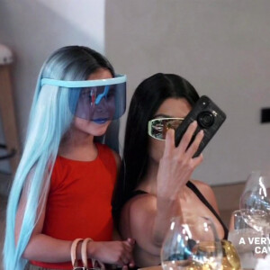 La famille Kardashian se déguise et s'imite les uns les autres dans l'épisode finable de Keeping Up With The Kardashians à Los Angeles, le 15 décembre 2019