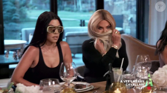 Kourtney Kardashian et Kris Jenner - La famille Kardashian se déguise et s'imite les uns les autres dans l'épisode finable de Keeping Up With The Kardashians à Los Angeles, le 15 décembre 2019