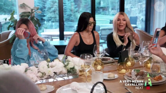 Kendall Jenner, Kourtney Kardashian, Kris Jenner - La famille Kardashian se déguise et s'imite les uns les autres dans l'épisode finable de Keeping Up With The Kardashians à Los Angeles, le 15 décembre 2019