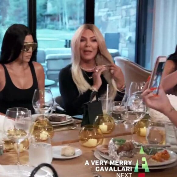 Kendall Jenner, Kourtney Kardashian, Kris Jenner - La famille Kardashian se déguise et s'imite les uns les autres dans l'épisode finable de Keeping Up With The Kardashians à Los Angeles, le 15 décembre 2019