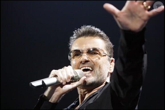 George Michael en concert à Paris-Bercy en octobre 2006. Le chanteur anglais est mort à 53 ans le 25 décembre 2016.