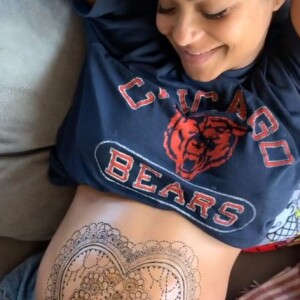 Christina Milian montre son ventre rond décoré au henné sur Instagram le 19 décembre 2019.
