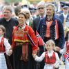 La princesse Märtha Louise de Norvège et Ari Behn, son mari de 2002 à 2017, en mai 2013 à Londres avec leurs filles (Maud Angelica, Leah Isadora, Emma Tallulah) lors de la célébration de la Fête nationale norvégienne. Ari Behn s'est suicidé le 25 décembre 2019, se donnant la mort à l'âge de 47 ans. Il était père de trois filles avec Märtha Louise.