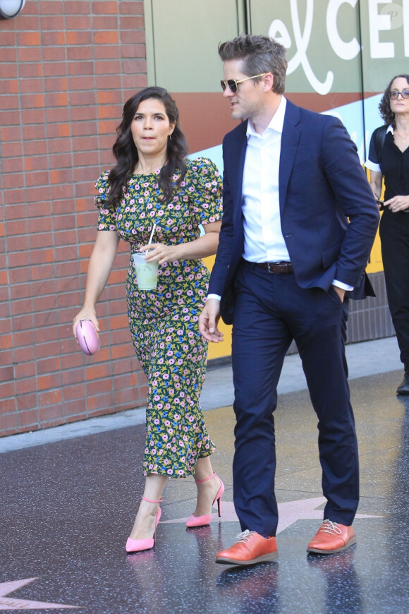 America Ferrera et son mari Ryan Piers Williams en route vers la cérémonie du Walk of Fame de Judith Light à Hollywood le 12 septembre 2019.