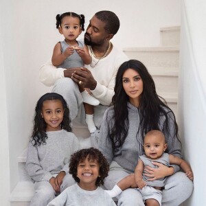 Kim Kardashian en famille avec Kanye West et leurs enfants North, Saint, Chicago et Psalm sur Instagram, décembre 2019.