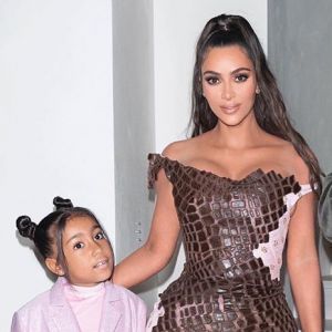 Kim Kardashian en famille avec Kanye West, leurs enfants North, Saint, Chicago et Psalm sur Instagram, décembre 2019.