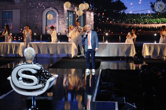 Exclusif  - Mimie Mathy, Michel Fugain, sa famille et ses amis - Surprises - Enregistrement de l'émission "La Chanson secrète 4", qui sera diffusée le 4 janvier 2020 sur TF1, à Paris. Le 17 décembre 2019 © Gaffiot-Perusseau / Bestimage