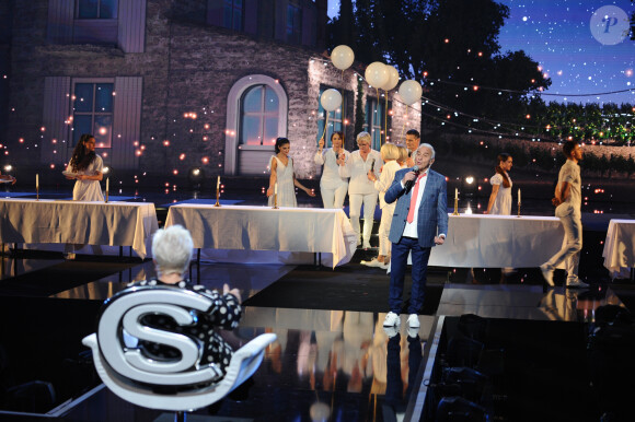 Exclusif - Mimie Mathy, Michel Fugain, sa famille et ses amis - Surprises - Enregistrement de l'émission "La Chanson secrète 4", qui sera diffusée le 4 janvier 2020 sur TF1, à Paris. Le 17 décembre 2019 © Gaffiot-Perusseau / Bestimage