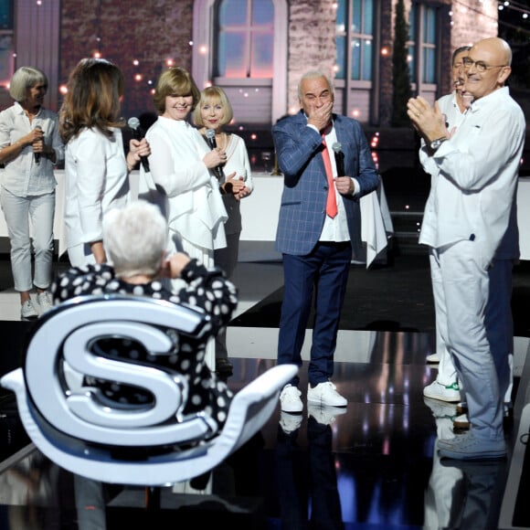 Exclusif - Mimie Mathy, Michel Fugain, sa famille et ses amis - Surprises - Enregistrement de l'émission "La Chanson secrète 4", qui sera diffusée le 4 janvier 2020 sur TF1, à Paris. Le 17 décembre 2019 © Gaffiot-Perusseau / Bestimage