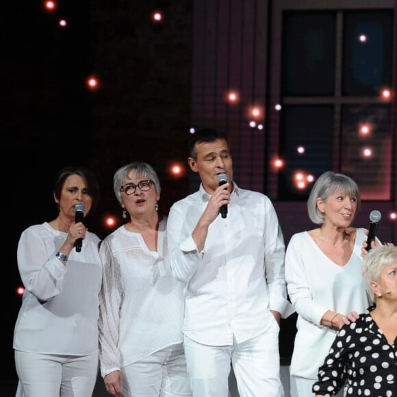 Exclusif - Mimie Mathy, Michel Fugain, sa famille et ses amis - Surprises - Enregistrement de l'émission "La Chanson secrète 4", qui sera diffusée le 4 janvier 2020 sur TF1, à Paris. Le 17 décembre 2019 © Gaffiot-Perusseau / Bestimage