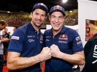 Mike Horn radieux aux côtés de Cyril Despres sur le départ du Rallye Dakar