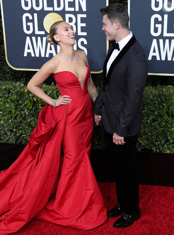 Scarlett Johansson et son fiancé Colin Jost assistent à la 77ème cérémonie annuelle des Golden Globe Awards au Beverly Hilton Hotel à Los Angeles, le 5 janvier 2020.