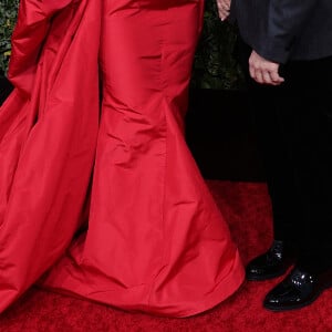 Scarlett Johansson et son fiancé Colin Jost assistent à la 77ème cérémonie annuelle des Golden Globe Awards au Beverly Hilton Hotel à Los Angeles, le 5 janvier 2020.