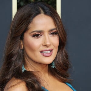 Salma Hayek assiste à la 77ème cérémonie annuelle des Golden Globe Awards au Beverly Hilton Hotel à Los Angeles, le 5 janvier 2020.