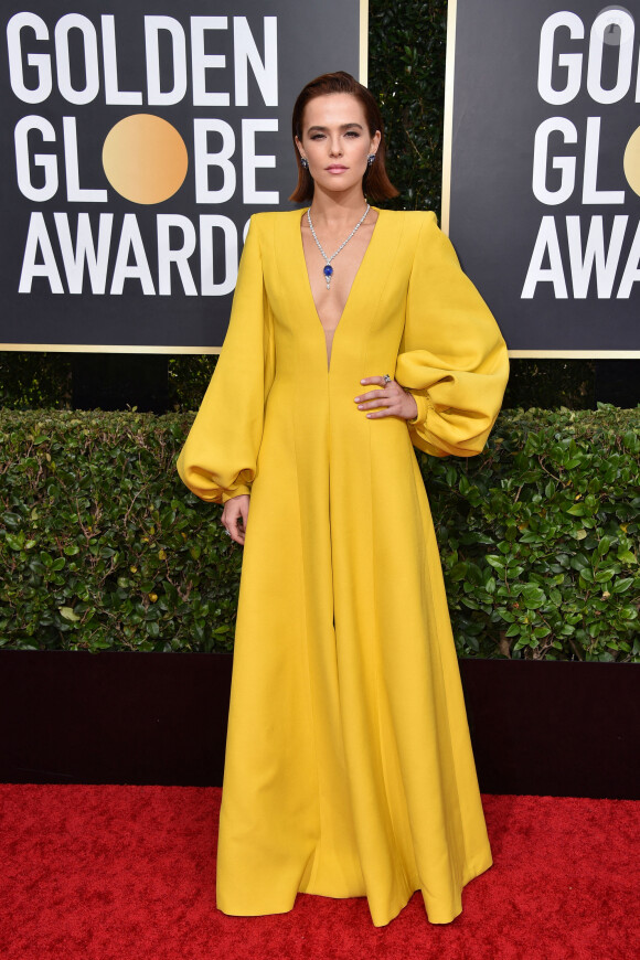 Zoey Deutch assiste à la 77ème cérémonie annuelle des Golden Globe Awards au Beverly Hilton Hotel à Los Angeles, le 5 janvier 2020.