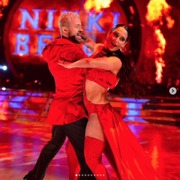 Nikki Bella et son fiancé Artem Chigvintsev sur le plateau de "Dancing With The Stars". Décembre 2019.