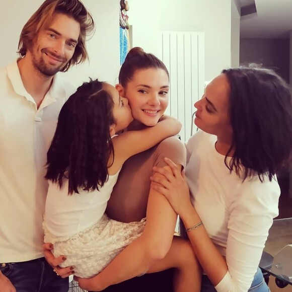 Camille Lacourt, Alice Detollenaere et Valérie Bègue réunis pour l'anniversaire de Jazz, qui a fêté ses 7 ans. Photo publiée sur Instagram le 21 octobre 2019. 