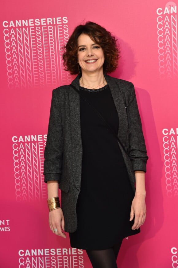 Constance Dollé lors du photocall et de la conférence sur la série "Un Village Français" lors du 1er Festival Canneseries. © Bruno Bebert/Bestimage