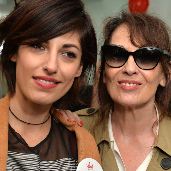 Jennifer Ayache et sa mère Chantal Lauby lors de la 13e édition du Charity Day dans la salle des marchés d'Aurel BGC dans le quartier de la Bourse à Paris le 11 septembre 2017. © Veeren / Bestimage