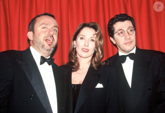 Archives - Dominique Farrugia, Chantal Lauby et Alain Chabat (Les Nuls) lors de la cérémonie des César. Le 25 février 1995.