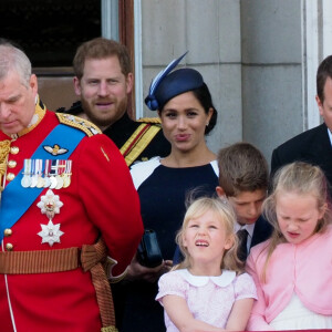 Le prince Harry, duc de Sussex, et Meghan Markle, duchesse de Sussex,James Mountbatten-Windsor, vicomte Severn, Savannah Phillips, Isla Phillips - La famille royale au balcon du palais de Buckingham lors de la parade Trooping the Colour 2019, célébrant le 93ème anniversaire de la reine Elisabeth II, Londres, le 8 juin 2019.