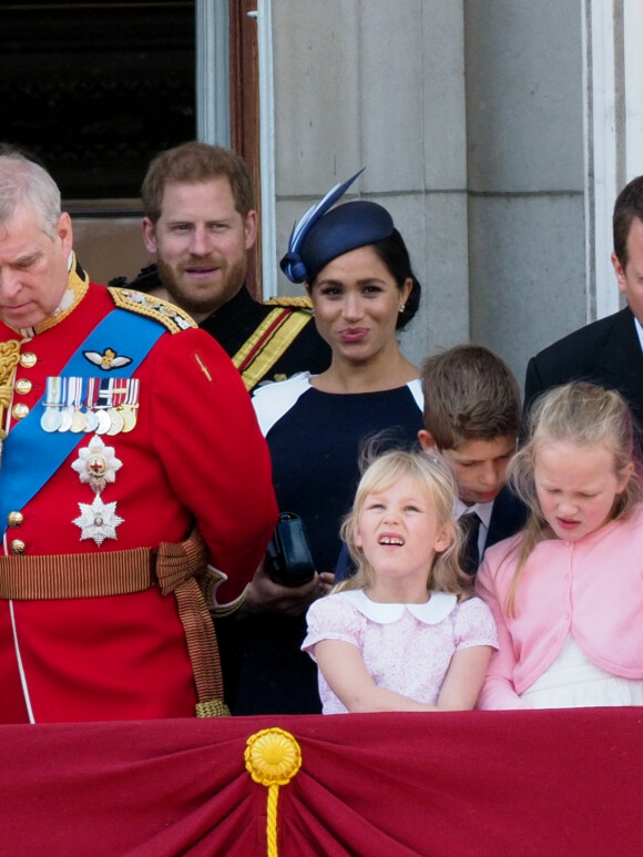 Le prince Harry, duc de Sussex, et Meghan Markle, duchesse de Sussex,James Mountbatten-Windsor, vicomte Severn, Savannah Phillips, Isla Phillips - La famille royale au balcon du palais de Buckingham lors de la parade Trooping the Colour 2019, célébrant le 93ème anniversaire de la reine Elisabeth II, Londres, le 8 juin 2019.