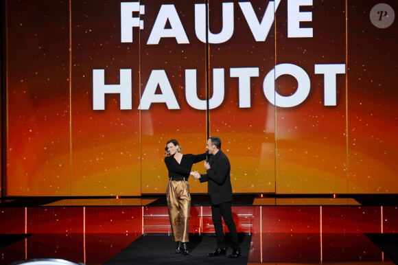 Exclusif  Fauve Hautot et Nikos Aliagas - Surprises - Enregistrement de l'émission "La Chanson secrète 5", qui sera diffusée le 11 janvier 2020 sur TF1, à Paris. Le 17 décembre 2019 © Gaffiot-Perusseau / Bestimage