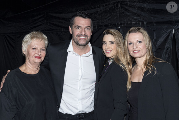 Exclusif - La mère d'Arnaud Ducret, Arnaud Ducret, sa compagne Claire Francisci et la soeur d'Arnaud Ducret - Surprises - Backstage de l'enregistrement de l'émission "La Chanson secrète 5", qui sera diffusée le 11 janvier 2020 sur TF1, à Paris. Le 17 décembre 2019 © Gaffiot-Perusseau / Bestimage