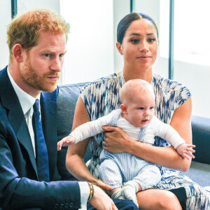 Le prince Harry et Meghan Markle présentent leur fils Archie à Desmond Tutu à Cape Town, Afrique du Sud le 25 septembre 2019.