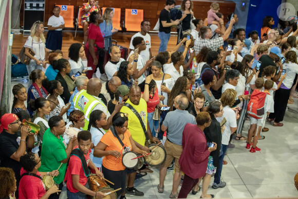 Clémence Botino, Miss France 2020 et Ophély Mézino, première dauphine de Miss Monde 2019, accueillies en grande pompe à l'aéroport de Pointe-à-Pitre, en Guadeloupe. De retour sur leur île natale, un mois après leurs sacres. Photo de Alain Cassang/ABACAPRESS.COM