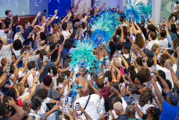 Clémence Botino, Miss France 2020 et Ophély Mézino, première dauphine de Miss Monde 2019, accueillies en grande pompe à l'aéroport de Pointe-à-Pitre, en Guadeloupe. De retour sur leur île natale, un mois après leurs sacres. Photo de Alain Cassang/ABACAPRESS.COM