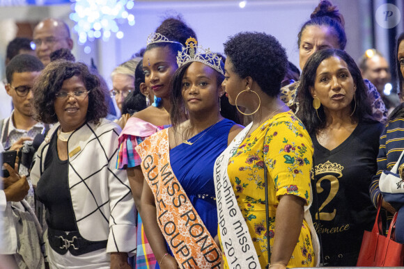 Clémence Botino, Miss France 2020 et Ophély Mézino, première dauphine de Miss Monde 2019, accueillies en grande pompe à l'aéroport de Pointe-à-Pitre, en Guadeloupe. De retour sur leur île natale, un mois après leurs sacres. Photo de Alain Cassang/ABACAPRESS.COM