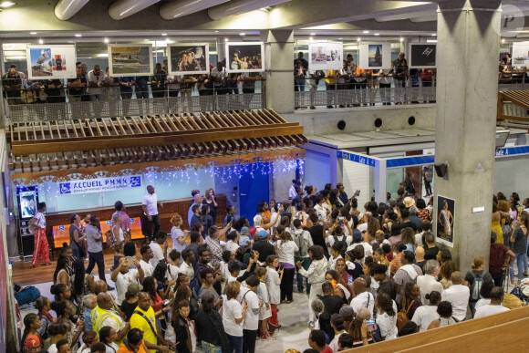 Clémence Botino, Miss France 2020 et Ophély Mézino, première dauphine de Miss Monde 2019, accueillies en grande pompe à l'aéroport de Pointe-à-Pitre, en Guadeloupe. De retour sur leur île natale, un mois après leurs sacres. Photo de Alain Cassang/ABACAPRESS.COM