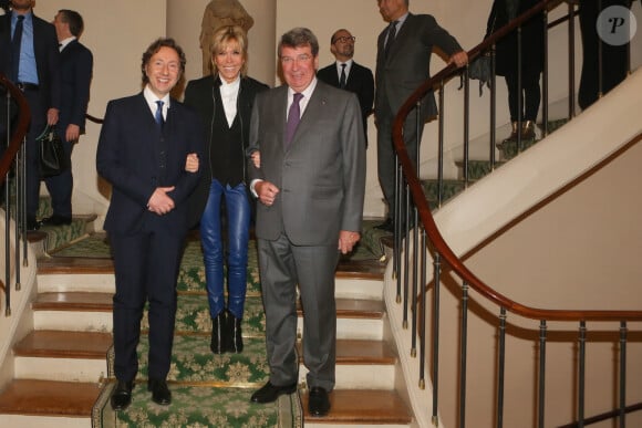 Stéphane Bern, Brigitte Macron, Xavier Darcos (Chancelier de l'Institut de France) - Remise du prix 2017 "Institut de France / Fondation Stéphane Bern pour l'histoire et le patrimoine" à l'Institut de France à Paris, France, le 11 janvier 2018. © CVS/Bestimage