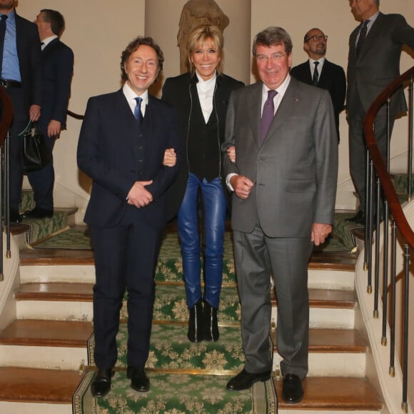 Stéphane Bern, Brigitte Macron, Xavier Darcos (Chancelier de l'Institut de France) - Remise du prix 2017 "Institut de France / Fondation Stéphane Bern pour l'histoire et le patrimoine" à l'Institut de France à Paris, France, le 11 janvier 2018. © CVS/Bestimage