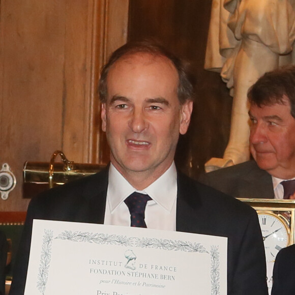 Brigitte Macron (Trogneux), Guillaume d'Andlau (Prix Patrimopine 2017 pour "Le chemin des châteaux forts d'Alsace"), Stéphane Bern - Remise du prix 2017 "Institut de France / Fondation Stéphane Bern pour l'histoire et le patrimoine" à l'Institut de France à Paris, France, le 11 janvier 2018. © CVS/Bestimage