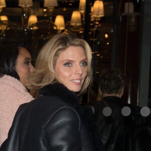 Exclusif - Sylvie Tellier et Clémence Botino, Miss France 2020 rentrent à l'hôtel Le Royal Monceau à Paris le 16 décembre 2019.