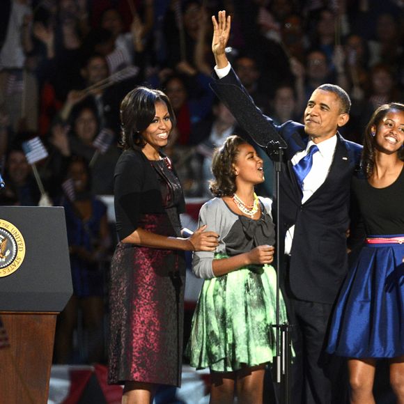 Barack Obama avec sa femme Michelle et ses filles Malia et Sasha - Le president Barack Obama tient un discours le soir de sa reelection a Chicago le 6 Novembre 2012.