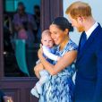 Le prince Harry et Meghan Markle présentent leur fils Archie à Desmond Tutu à Cape Town, Afrique du Sud le 25 septembre 2019.