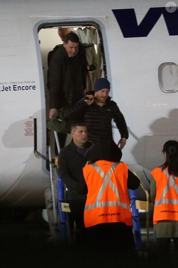 Premières photos du prince Harry à son arrivée à l'aéroport de Victoria à Sidney au Canada pour rejoindre sa femme M. Markle, la duchesse de Sussex, le 20 janvier 2020
