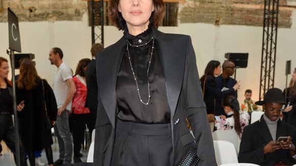 Monica Bellucci : Sublime en costume noir, elle admire une Bella Hadid angélique