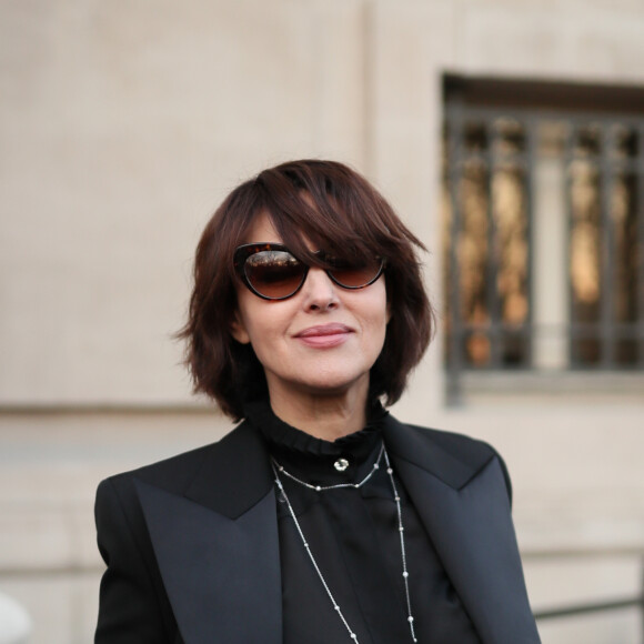 Monica Bellucci quitte le Grand Palais à l'issue du défilé Alexandre Vauthier. Paris, le 21 janvier 2020.