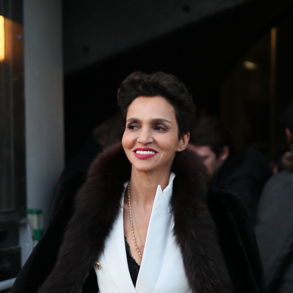 Farida Khelfa quitte le Grand Palais à l'issue du défilé Alexandre Vauthier. Paris, le 21 janvier 2020.